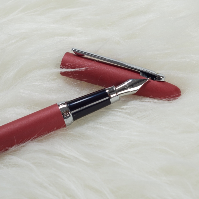 Sheaffer VFM Excessive Red plnicí pero
